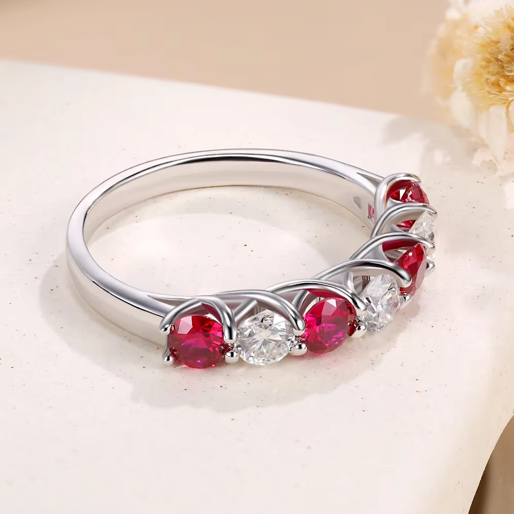 Jolie bague de mariage en saphir/émeraude/rubis