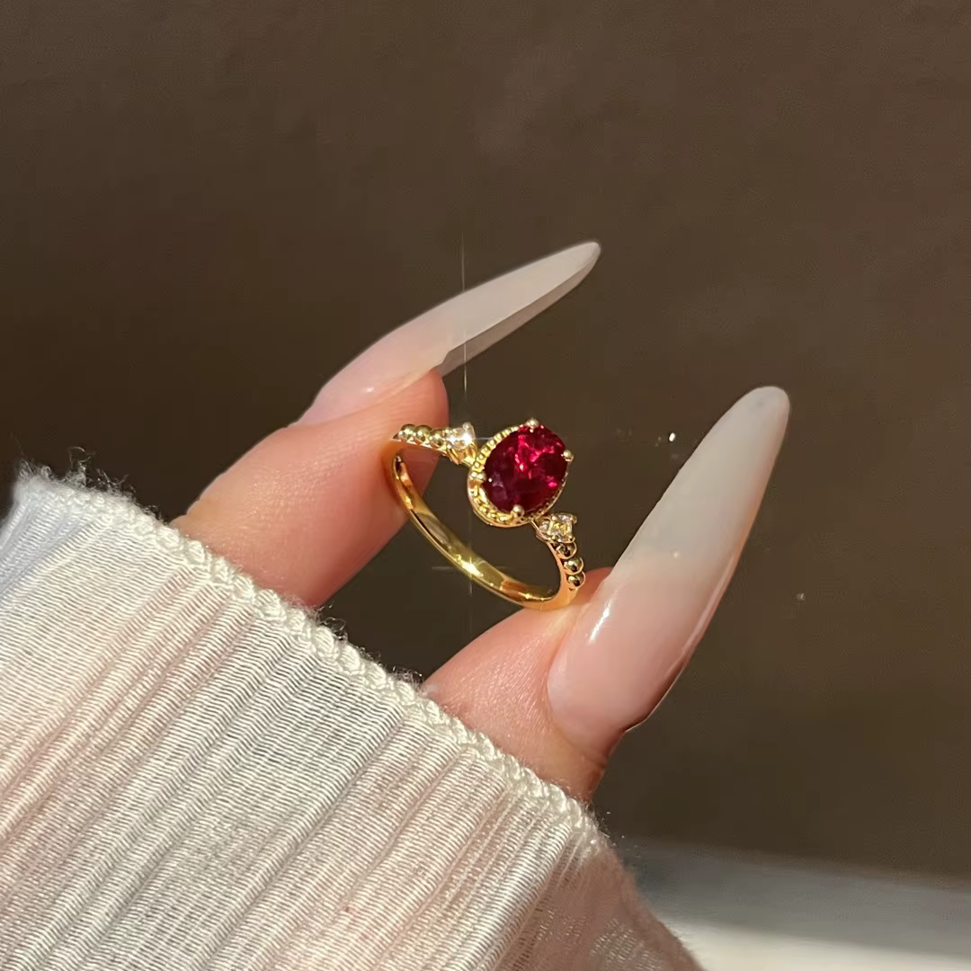 Bagues ovales en rubis pour femmes