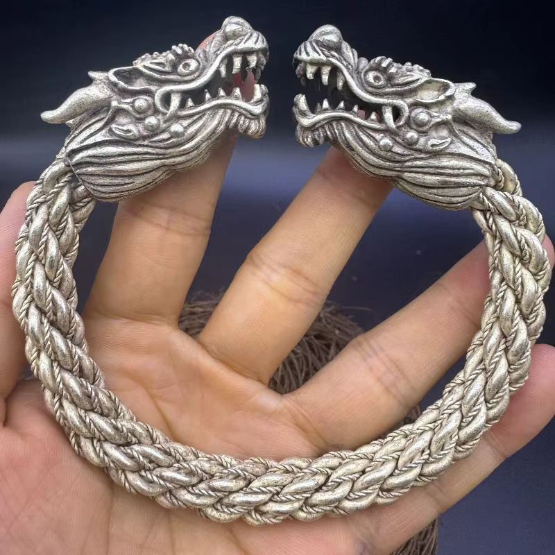 Bracelet torsadé artisanal antique