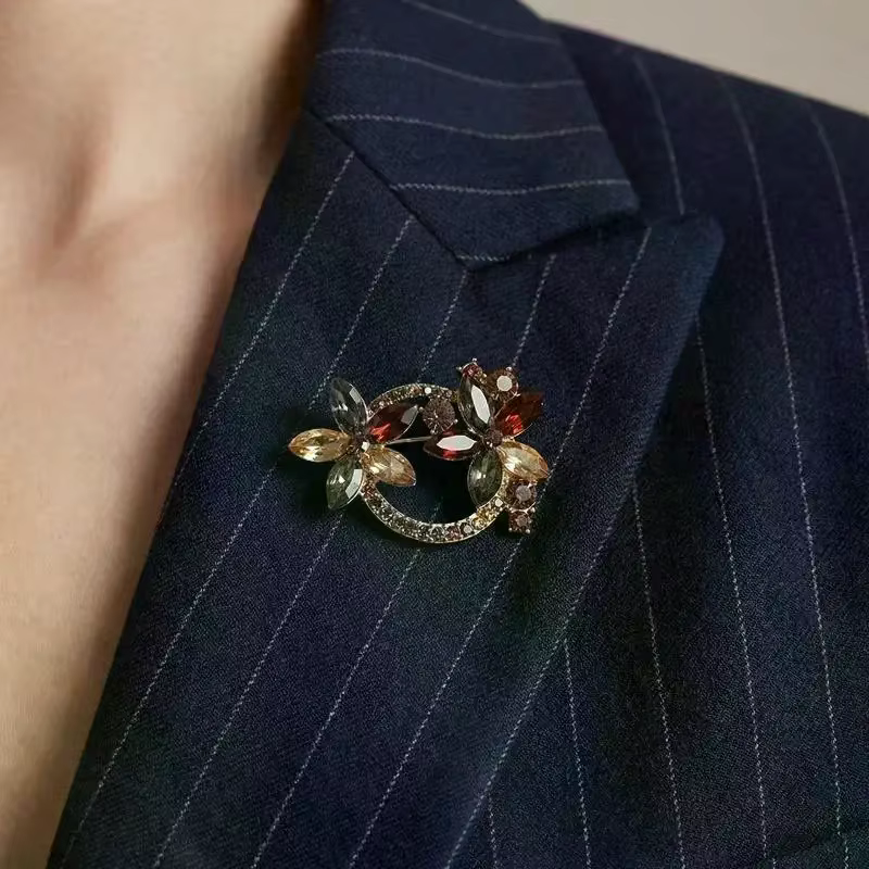 Broche en strass - Accessoire de luxe pour femme