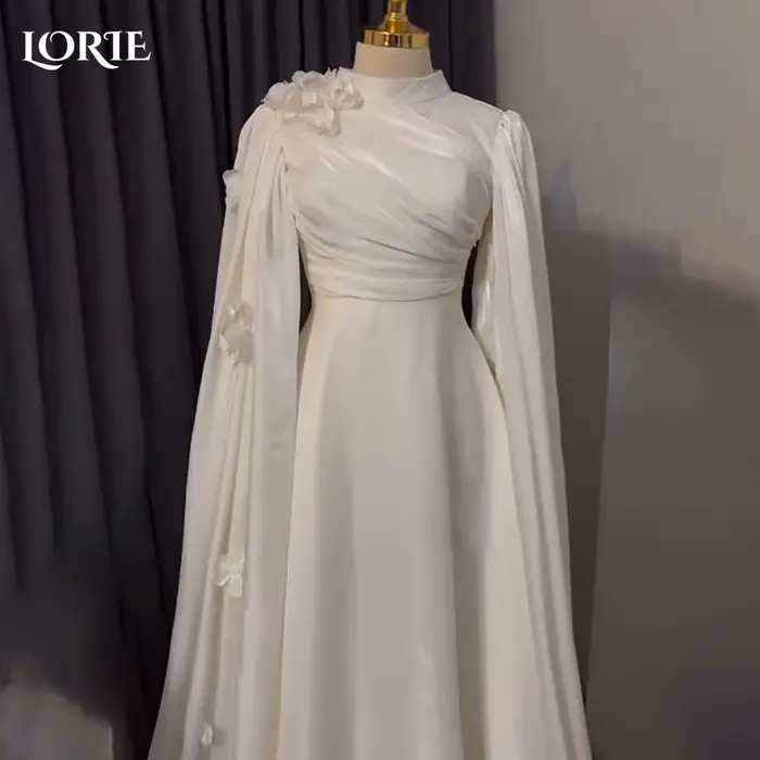 Robe de mariée musulmane LORIE à col montant, coupe trapèze, manches longues, corset, dos nu, person